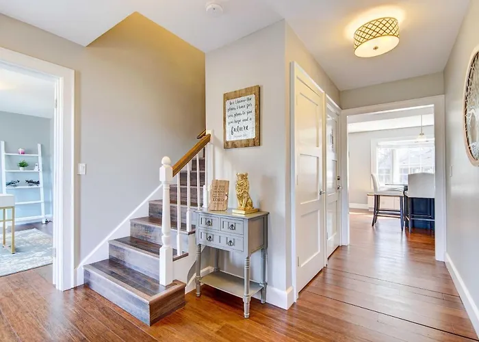 Family-Friendly Lake Home In Quiet Neighborhood *