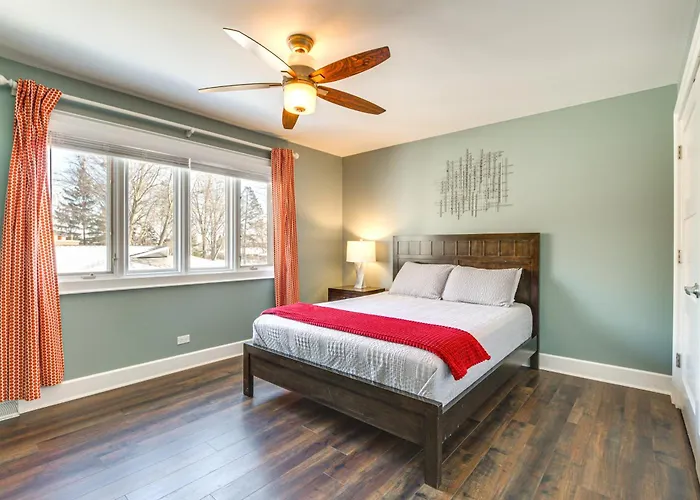 Family-Friendly Lake Home In Quiet Neighborhood * Prospect Heights