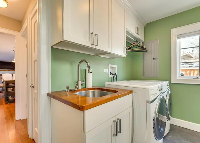 Family-Friendly Lake Home In Quiet Neighborhood
