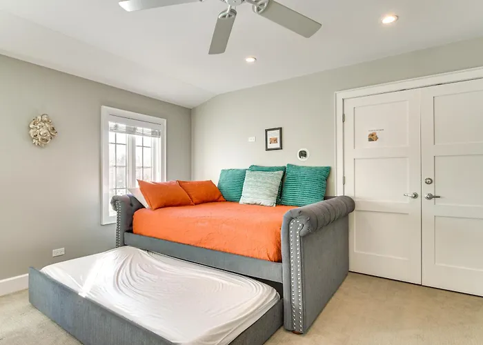 Family-Friendly Lake Home In Quiet Neighborhood * Prospect Heights
