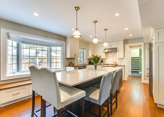 Family-Friendly Lake Home In Quiet Neighborhood