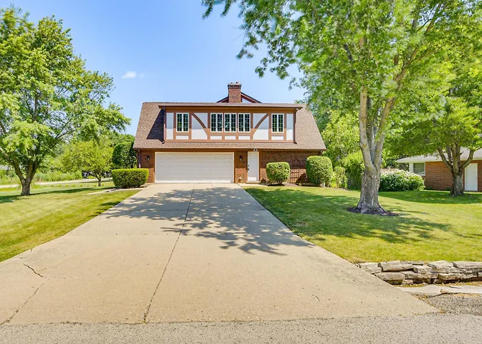 Family-Friendly Lake Home In Quiet Neighborhood