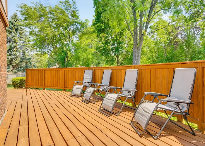 Family-Friendly Lake Home In Quiet Neighborhood